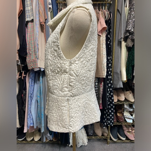 White House Black Market Cream and Gold Full Zip Up Vest. Size Large. - Picture 3 of 12
